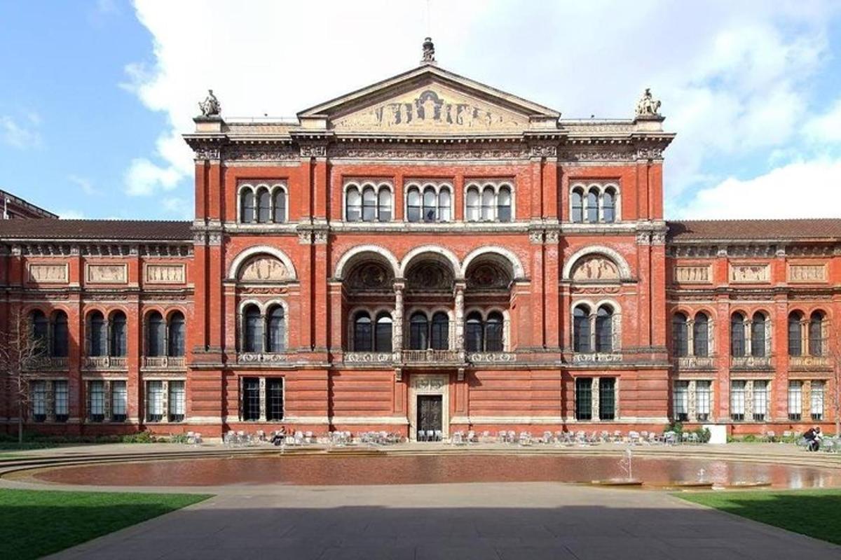 Private Walking Tour of the Victoria and Albert Museum