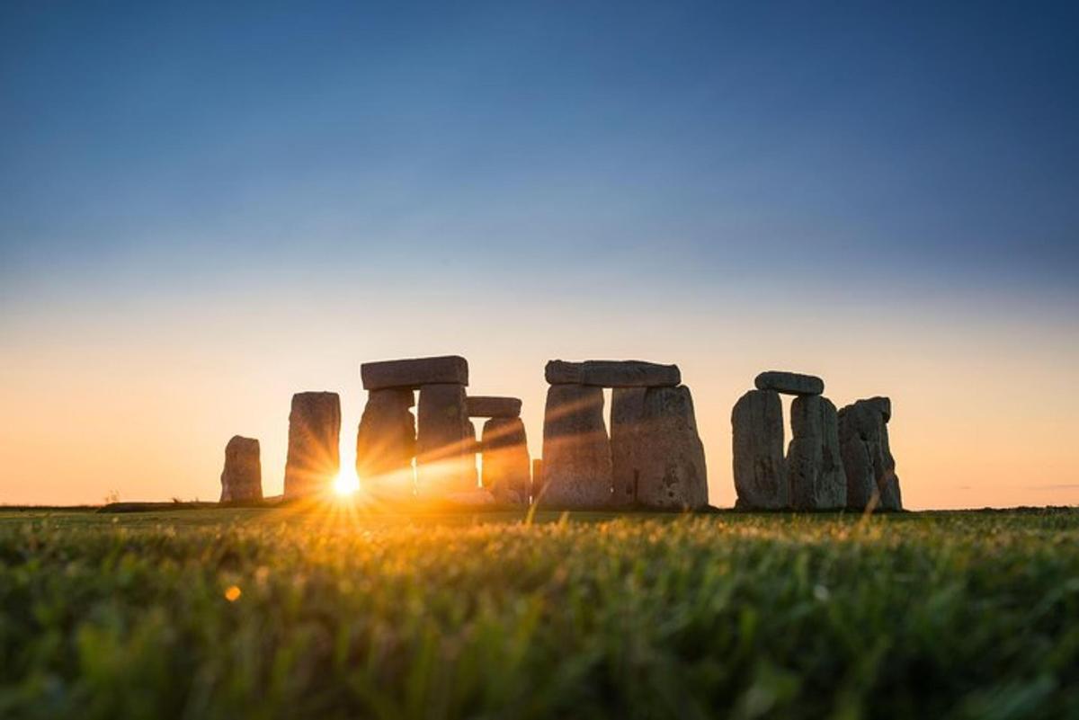 Windsor Castle, Stonehenge & Bath Tour from London