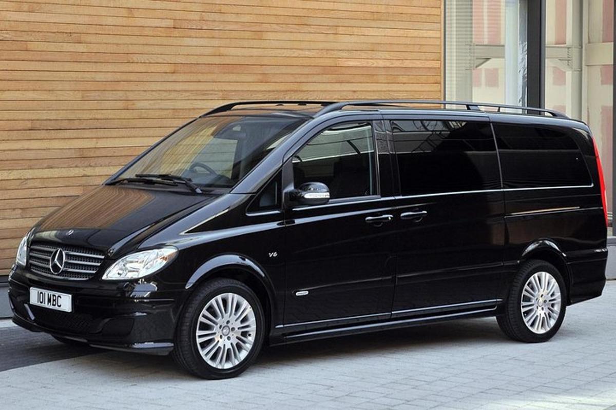 Private Chauffeured Day Trip to Brighton Pier from London in a Luxury Minivan
