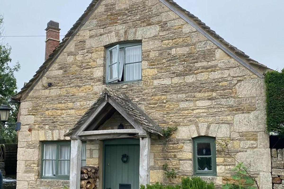 Private Cotswold Villages Day Tour see the beauty of the Villages