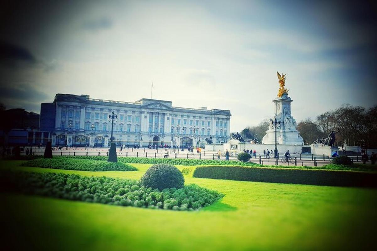 Black Cab Tour of London - Narrated Taxi Tour Guide - History Sightseeing