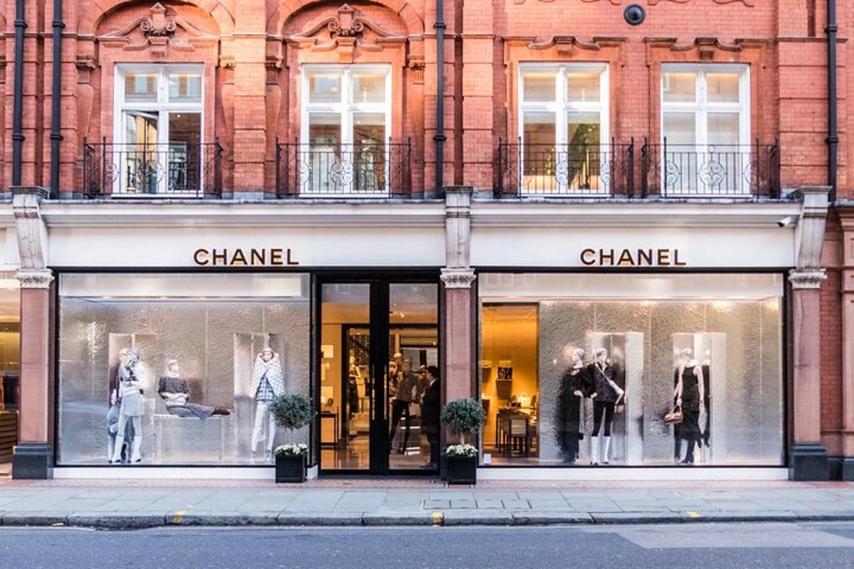 Personalised Shopping Tour in London with Expert Fashion Stylist