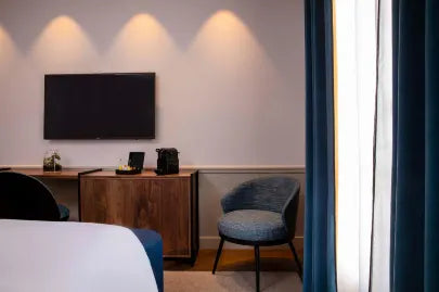 7 nights France bed and breakfast (Victoria Palace Hotel Paris) flights included