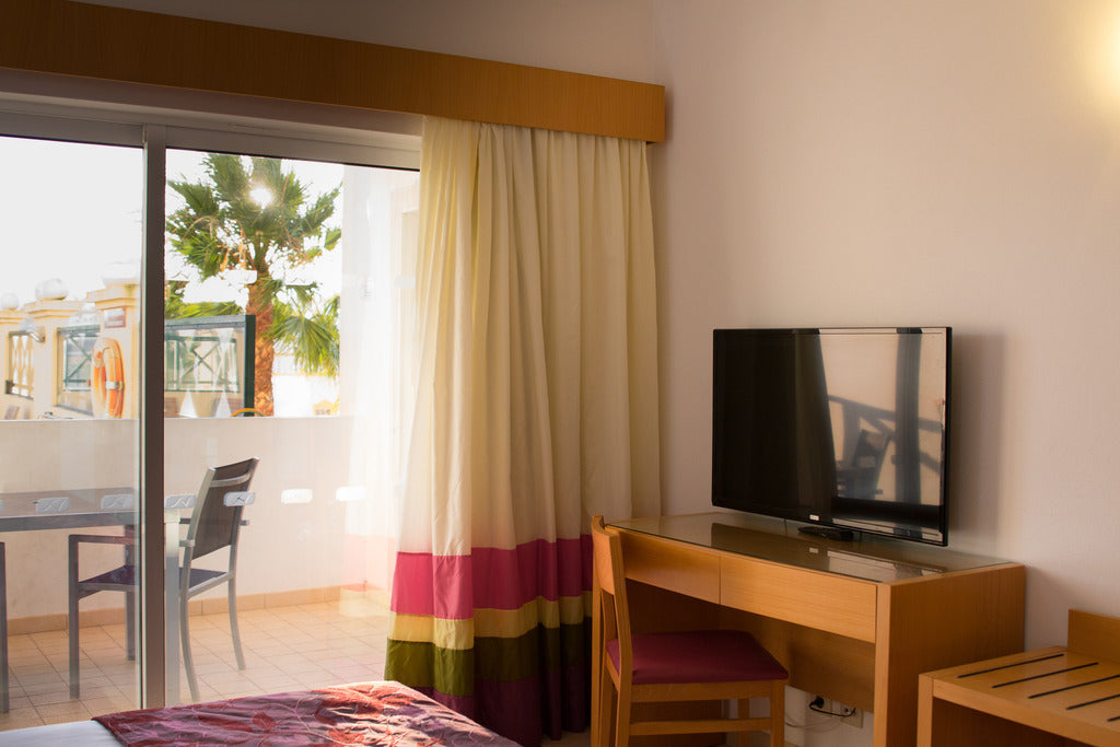 7 nights Portugal bed and breakfast (Grand Muthu Forte da Oura) flights included