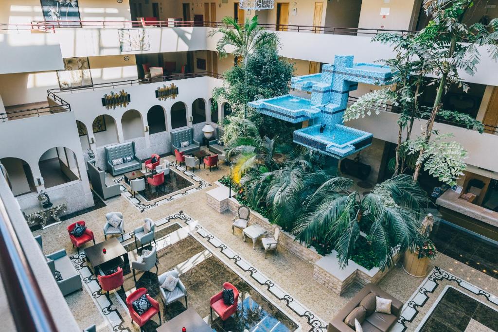 7 nights Portugal bed and breakfast (Grand Muthu Forte da Oura) flights included