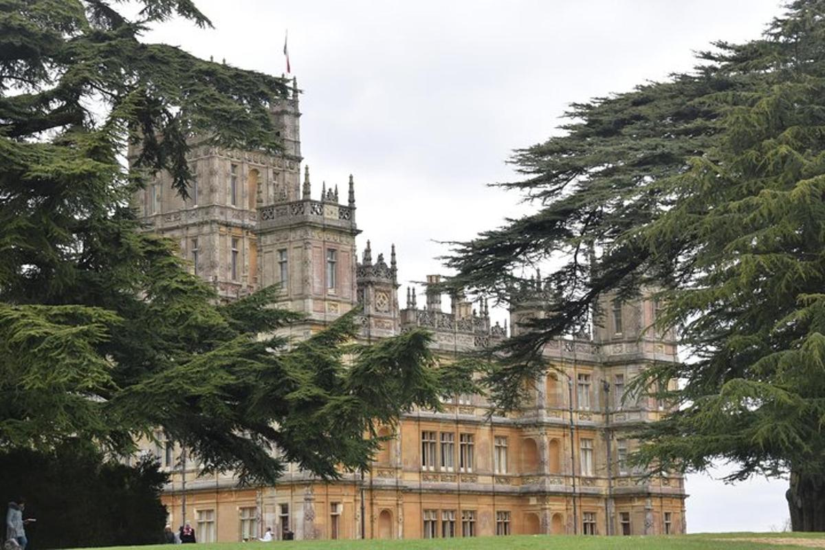 Downton Abbey Castle and Village Tour