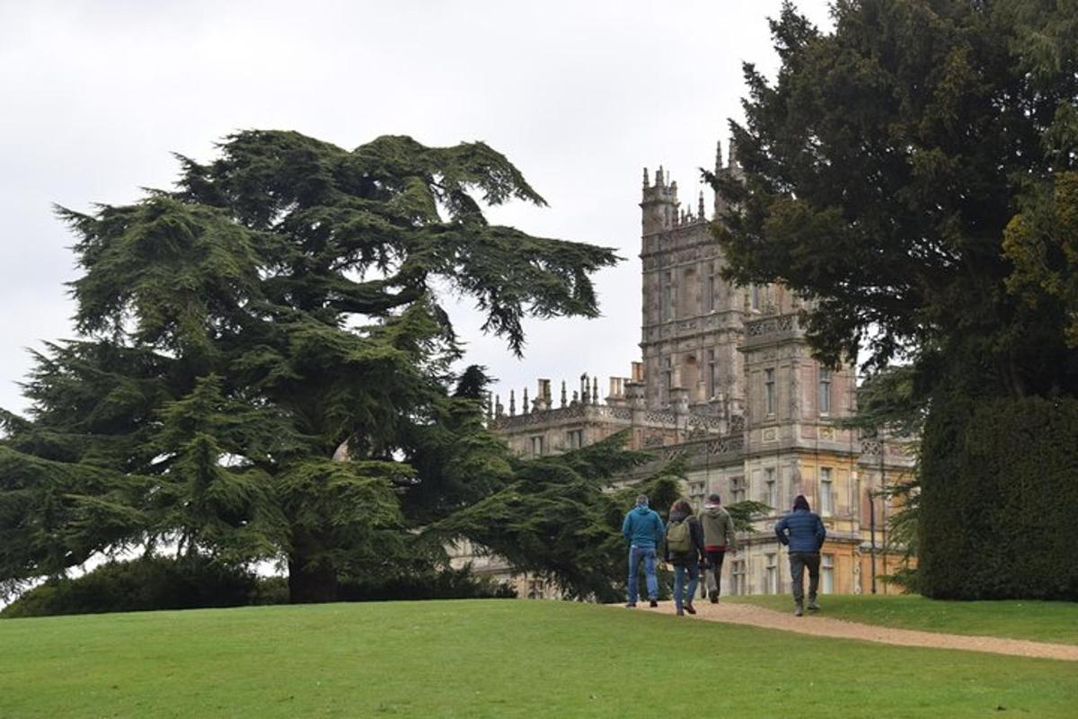 Downton Abbey Castle and Village Tour