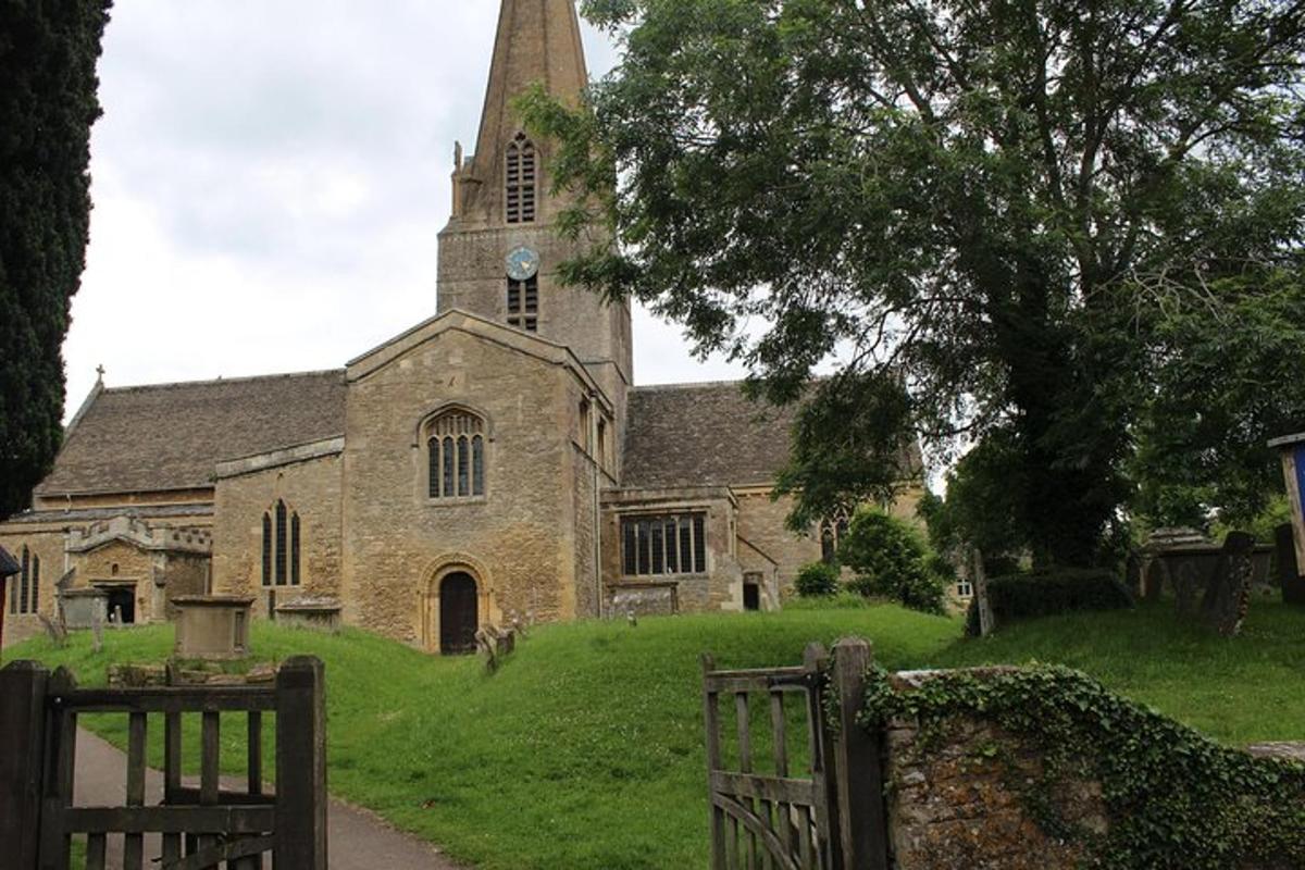 Downton Abbey Castle and Village Tour