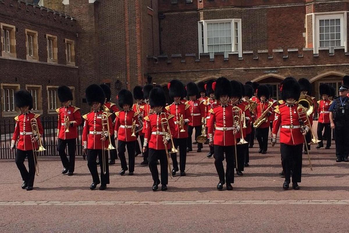 City Walking Tour and Westminster Abbey Admission