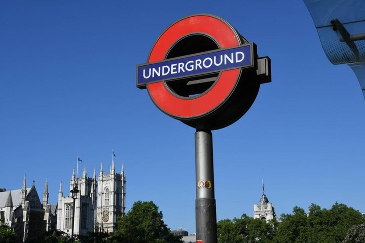 City Walking Tour and Westminster Abbey Admission
