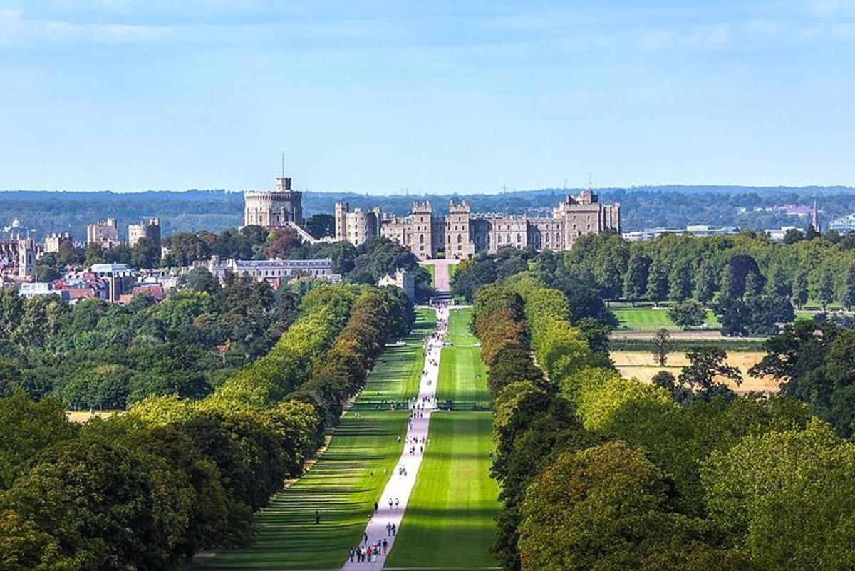 Private Tour to Stonehenge and Windsor Castle