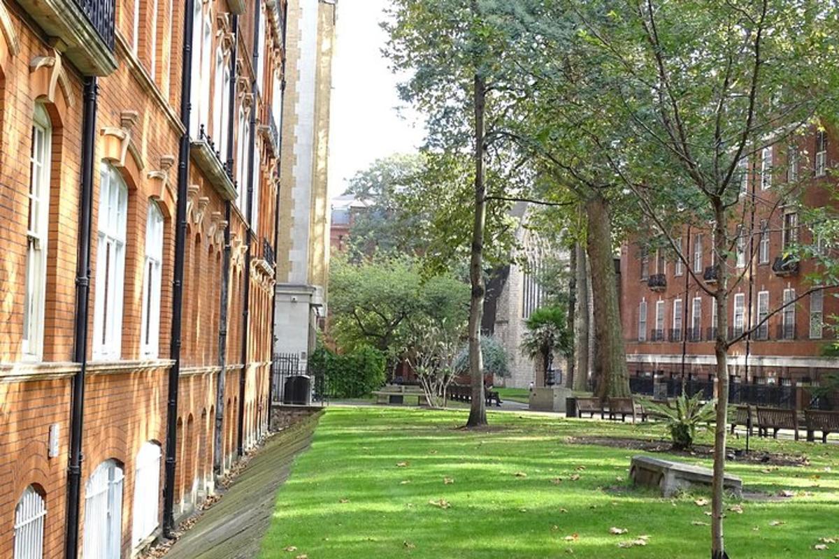 Mayfair, London's famous aristocratic village - Exclusive, Private Walking Tour