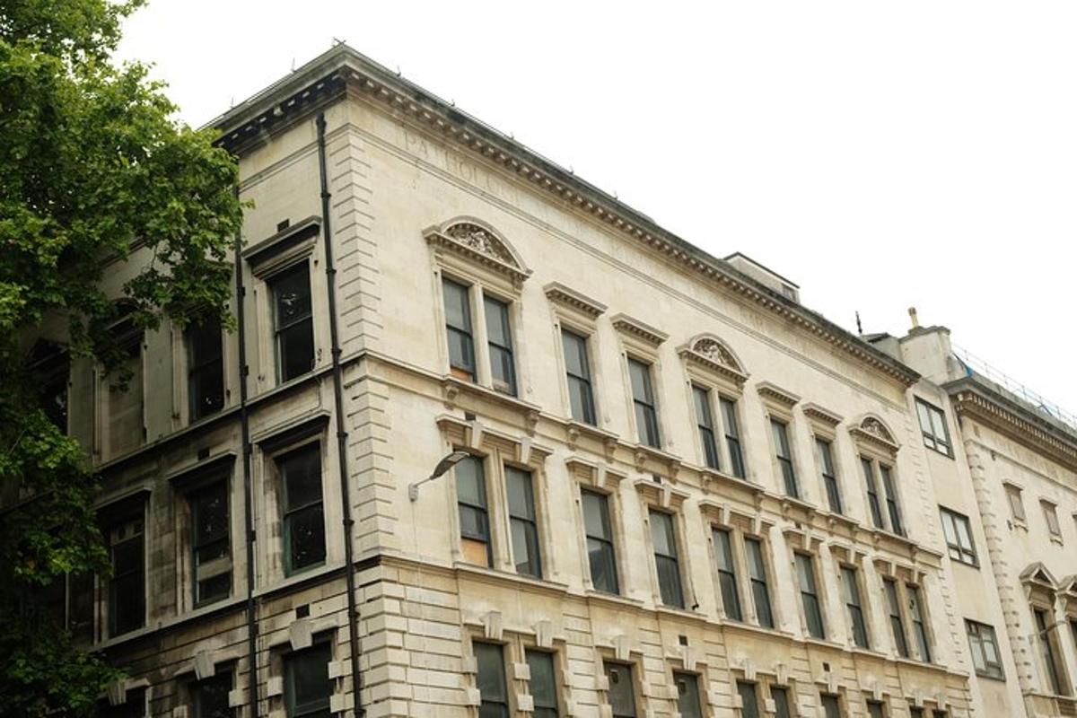 Sherlock Holmes Private Guided Tour - BBC Series & Traditional Locations