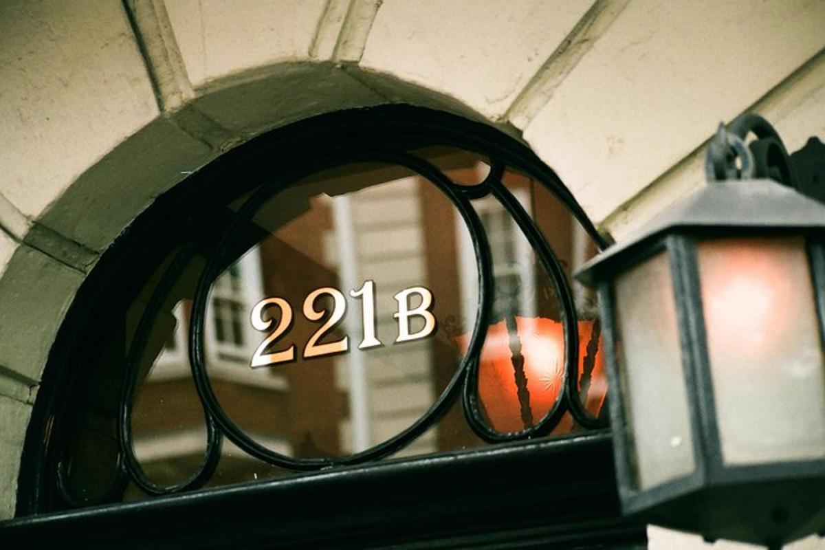Sherlock Holmes Private Guided Tour - BBC Series & Traditional Locations