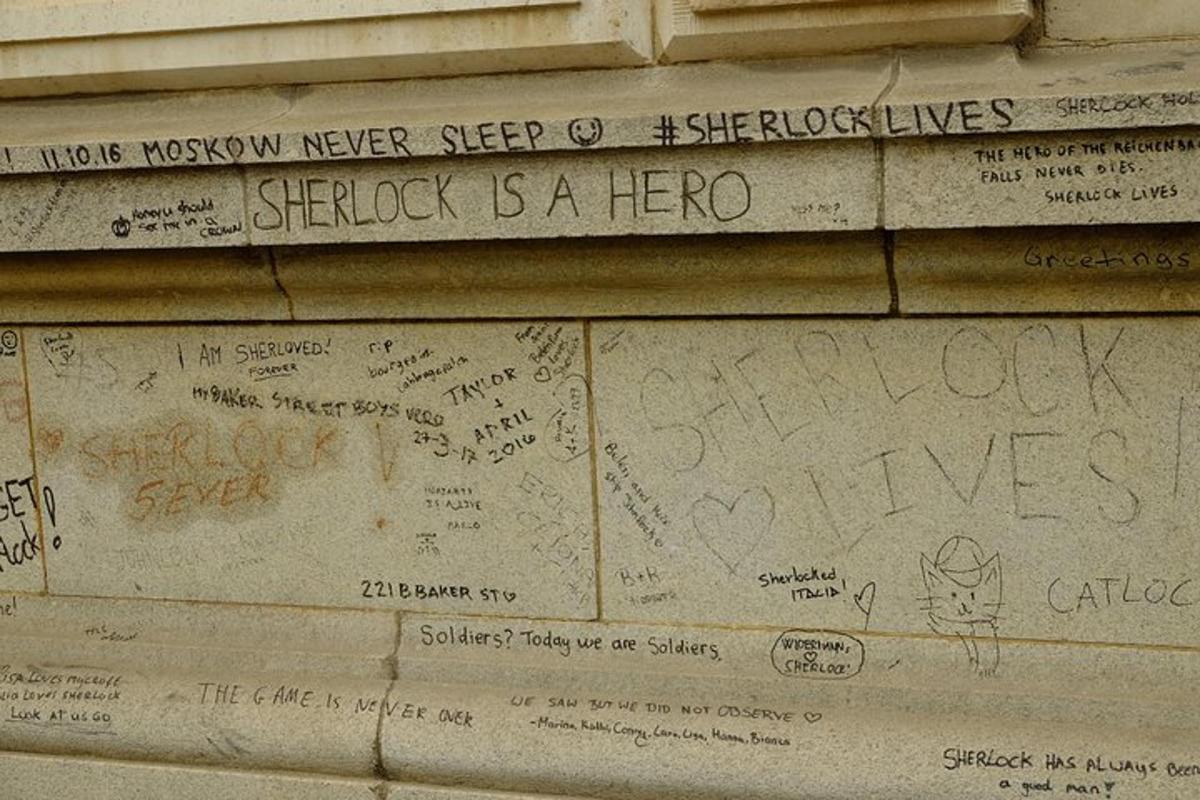 Sherlock Holmes Private Guided Tour - BBC Series & Traditional Locations