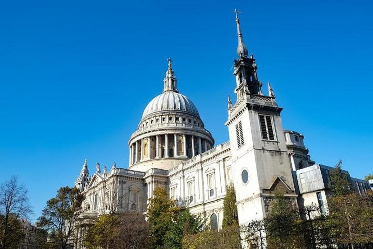 Sherlock Holmes Private Guided Tour - BBC Series & Traditional Locations