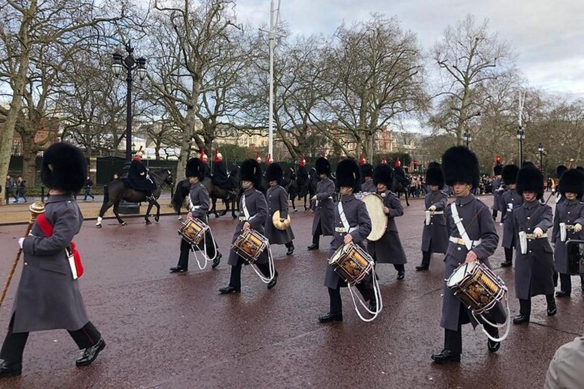 Changing of the Guard Guided Walking Tour