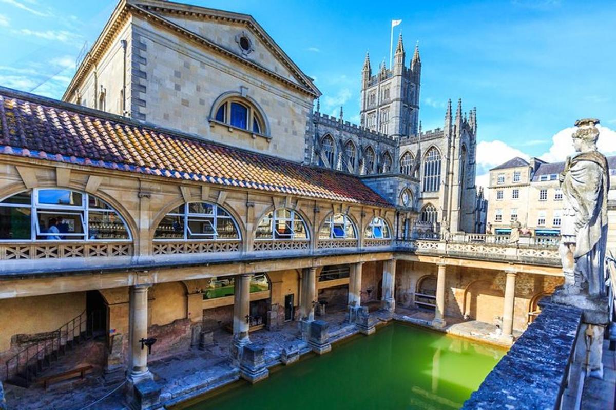Windsor Castle, Bath and Stonehenge Tour
