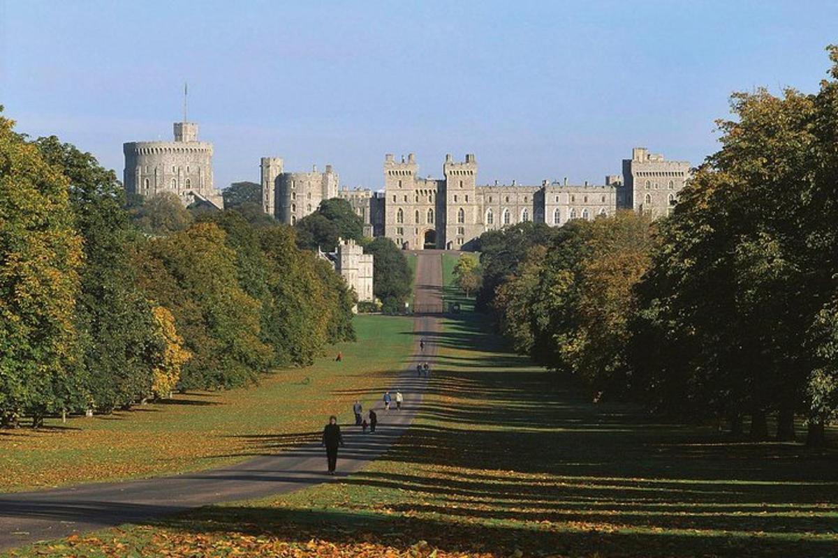 Windsor Castle, Bath and Stonehenge Tour
