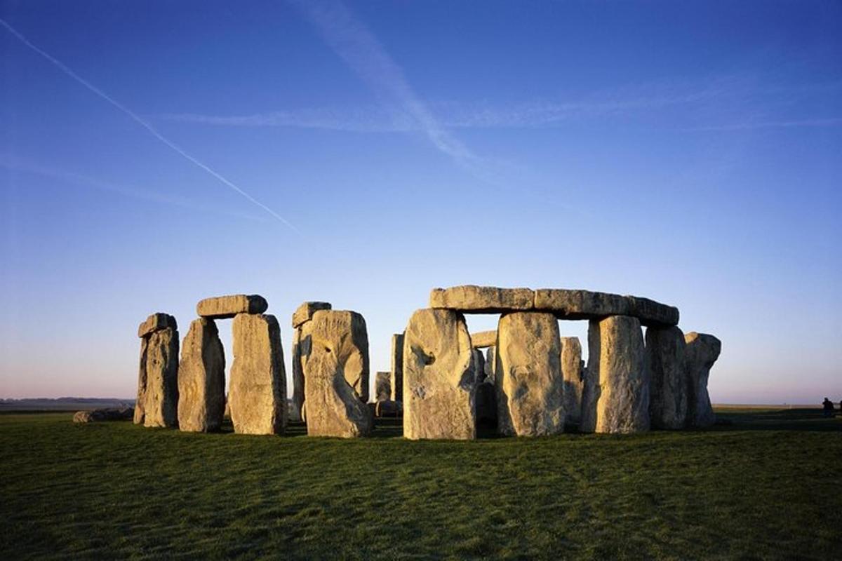 Windsor Castle, Bath and Stonehenge Tour