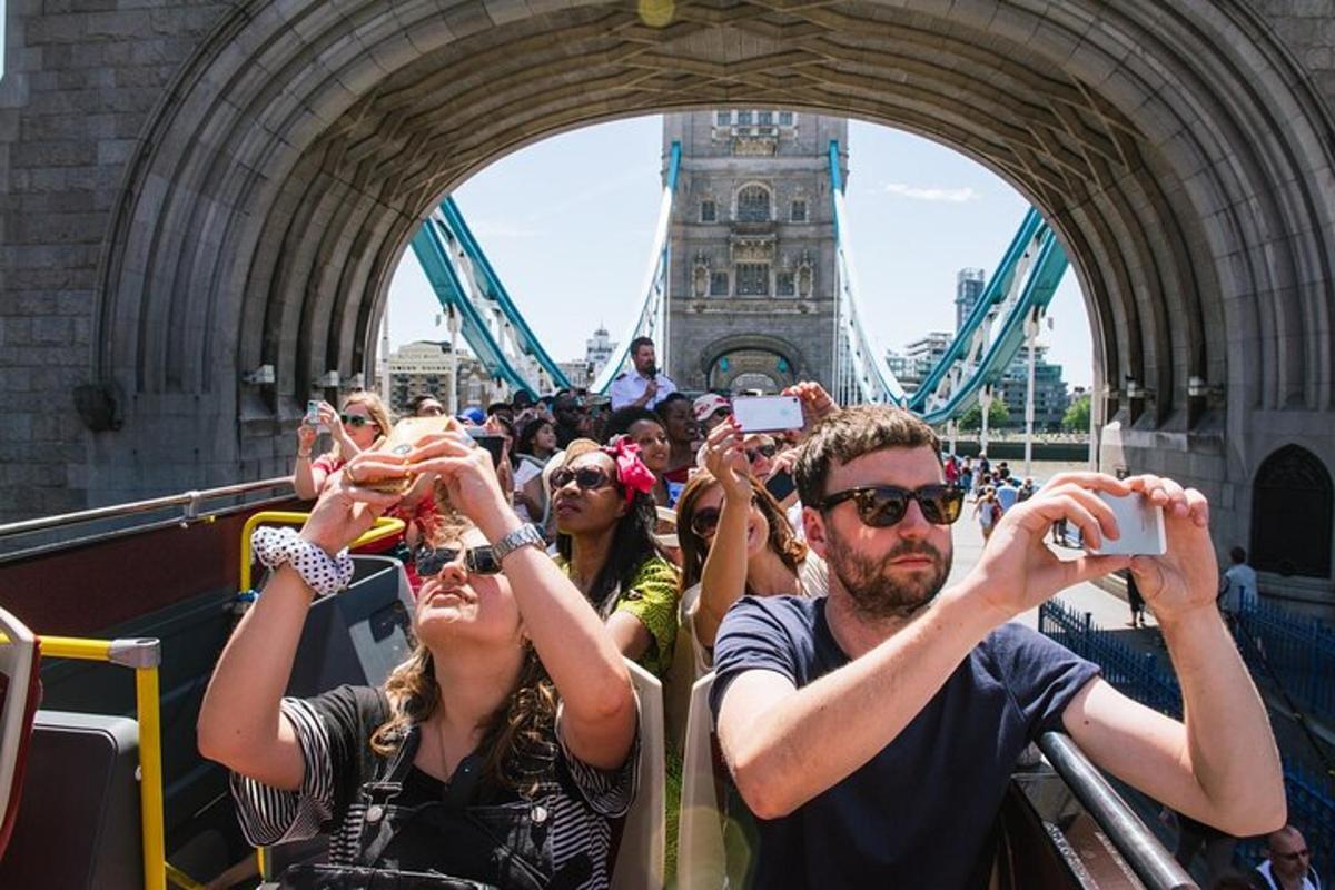Big Bus London Hop-On Hop-Off Tour and River Cruise
