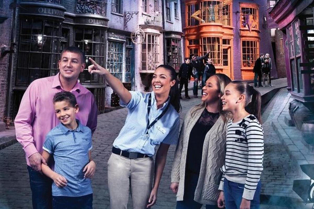 Harry Potter Tour of Warner Bros. Studio with Luxury Transport from London