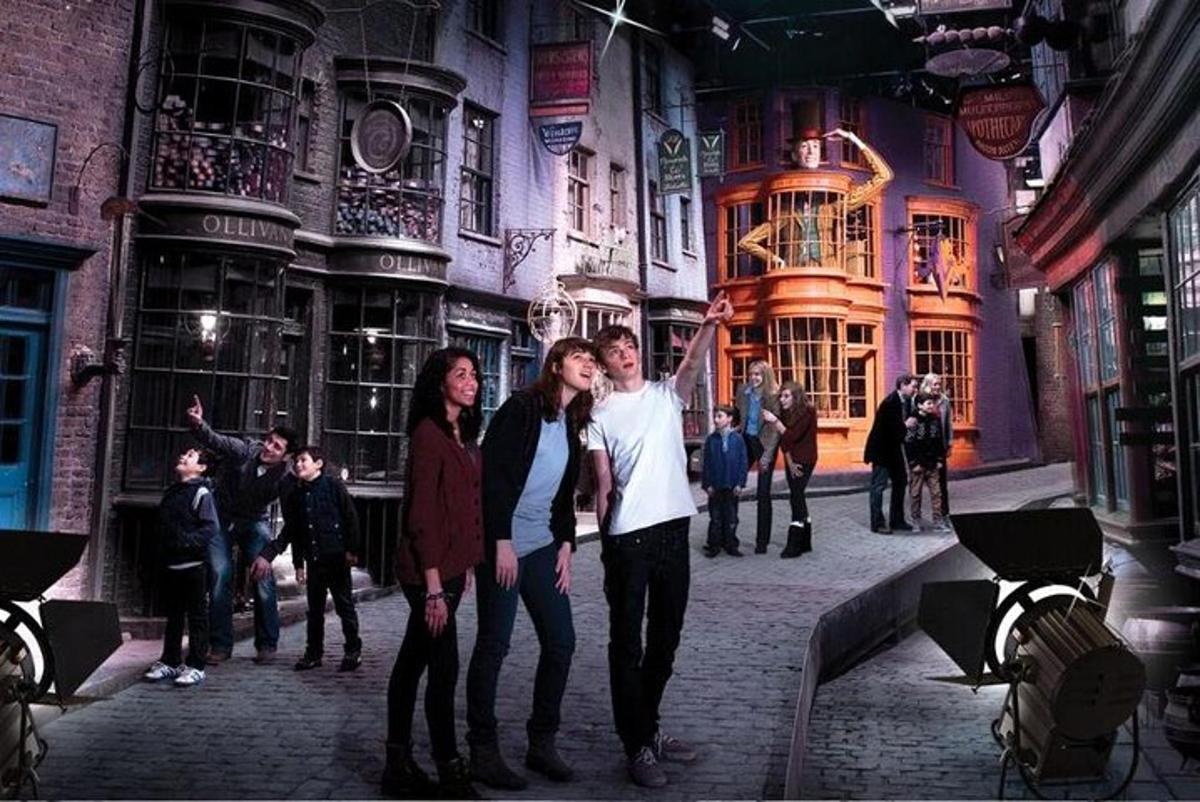 Harry Potter Tour of Warner Bros. Studio with Luxury Transport from London