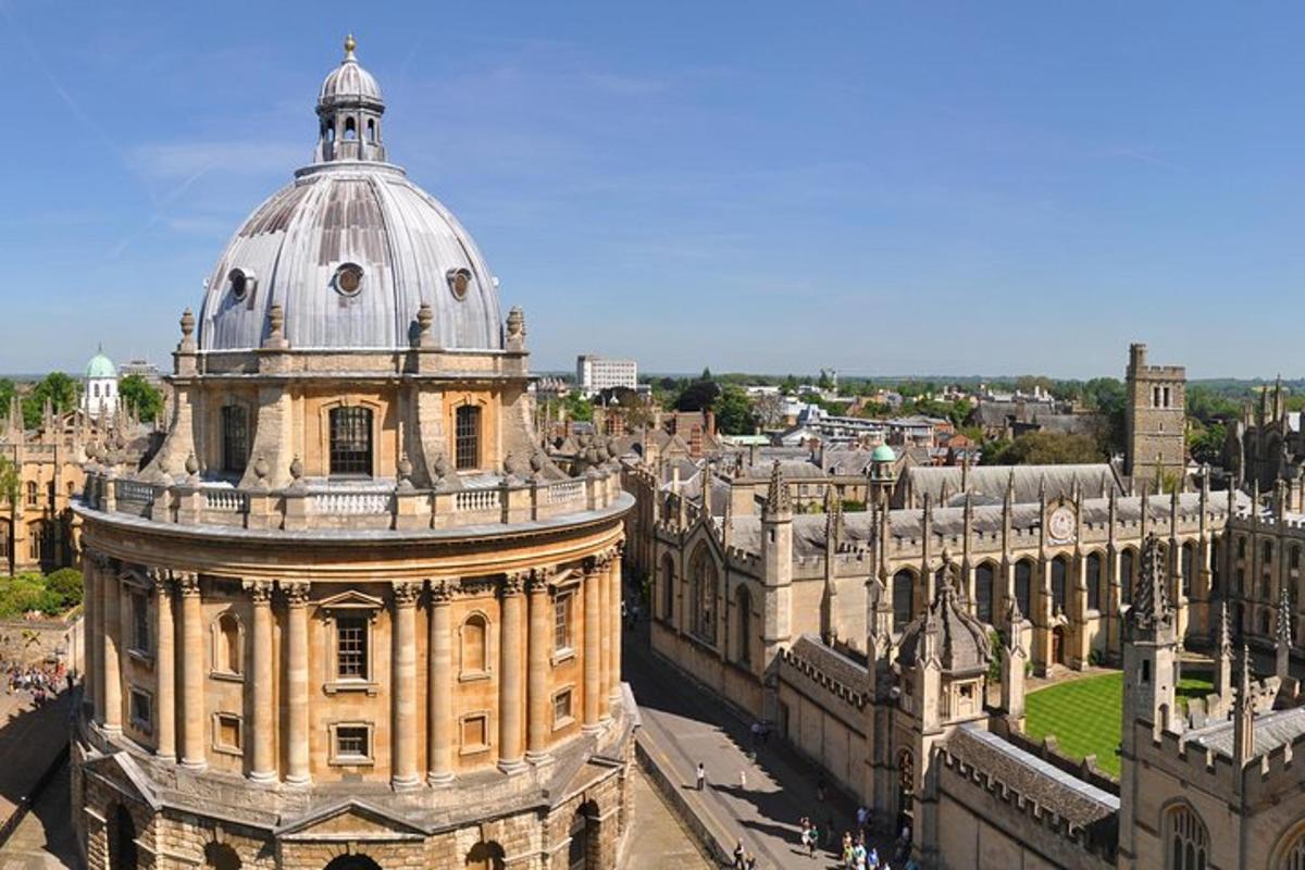 Windsor Castle, Stonehenge & Oxford Full-day Tour