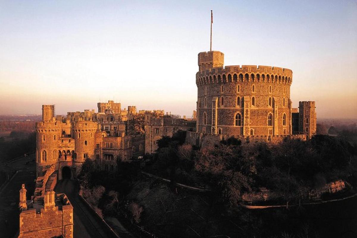 Windsor Castle, Stonehenge & Oxford Full-day Tour
