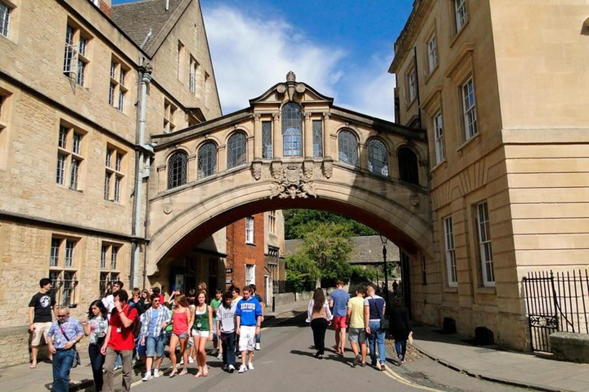 Windsor Castle, Stonehenge & Oxford Full-day Tour