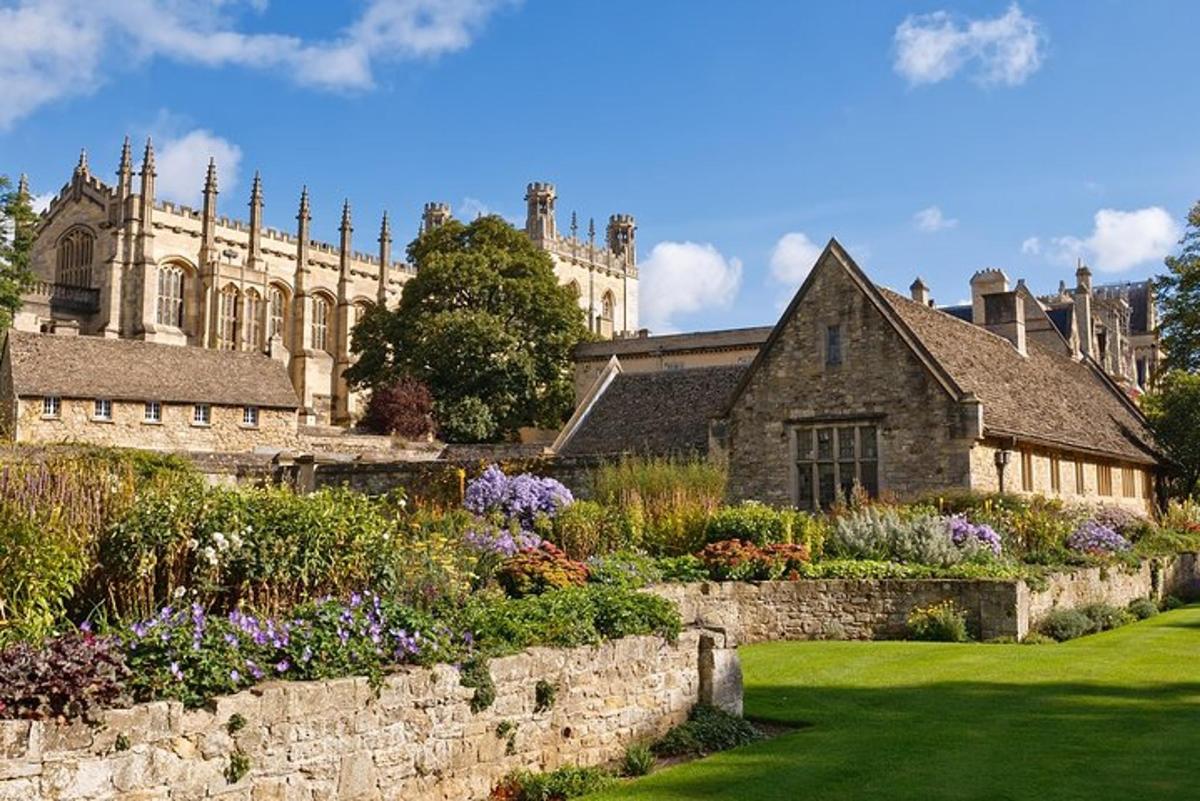 Windsor Castle, Stonehenge & Oxford Full-day Tour