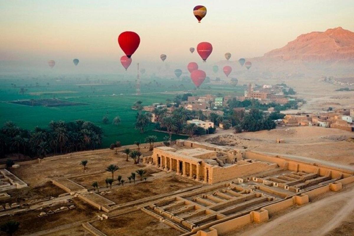Sunrise Hot Air Balloon Ride Experience in Luxor