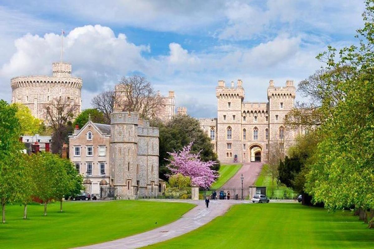 Windsor Castle and Stonehenge Tour