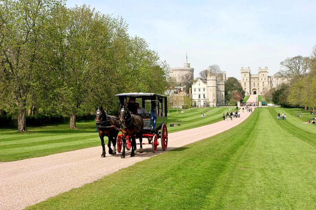 Windsor Castle, Stonehenge & Bath Tour from London