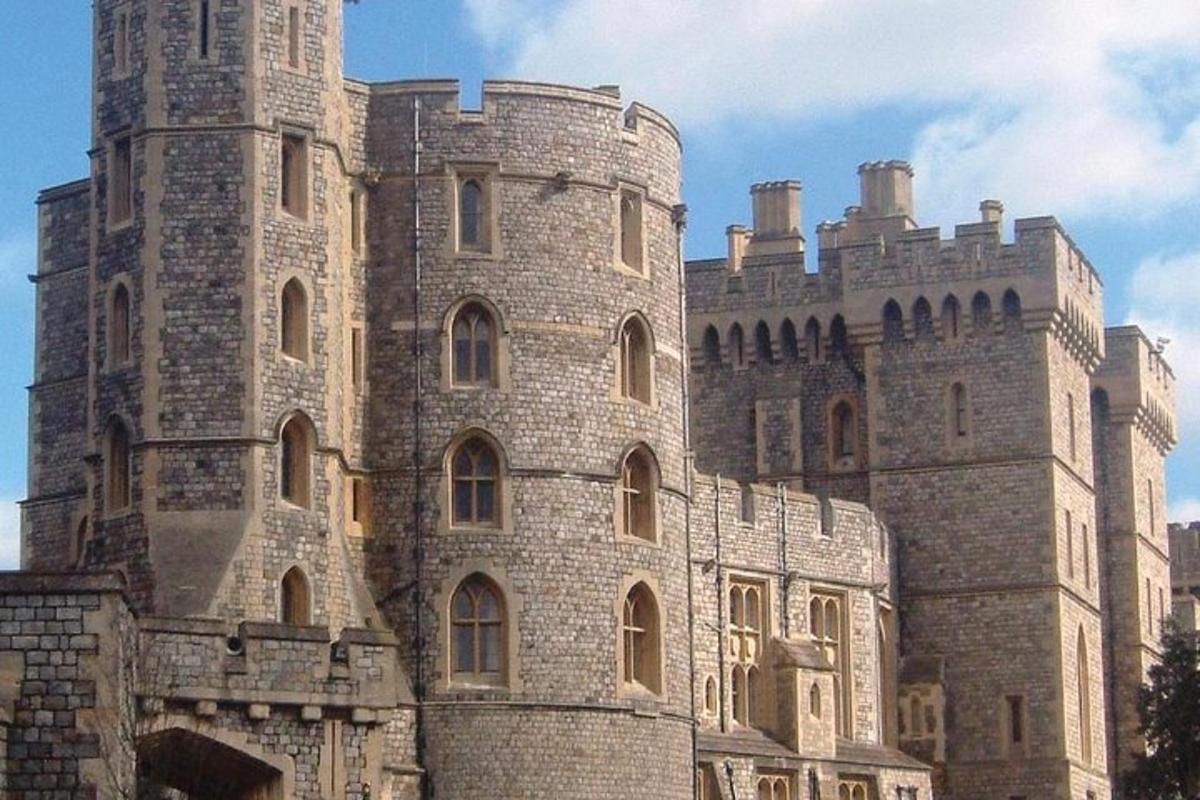 Windsor Castle, Stonehenge & Bath Tour from London