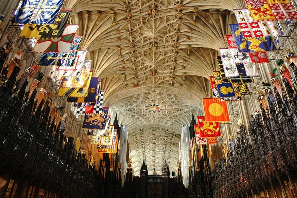 Windsor Castle, Stonehenge & Bath Tour from London