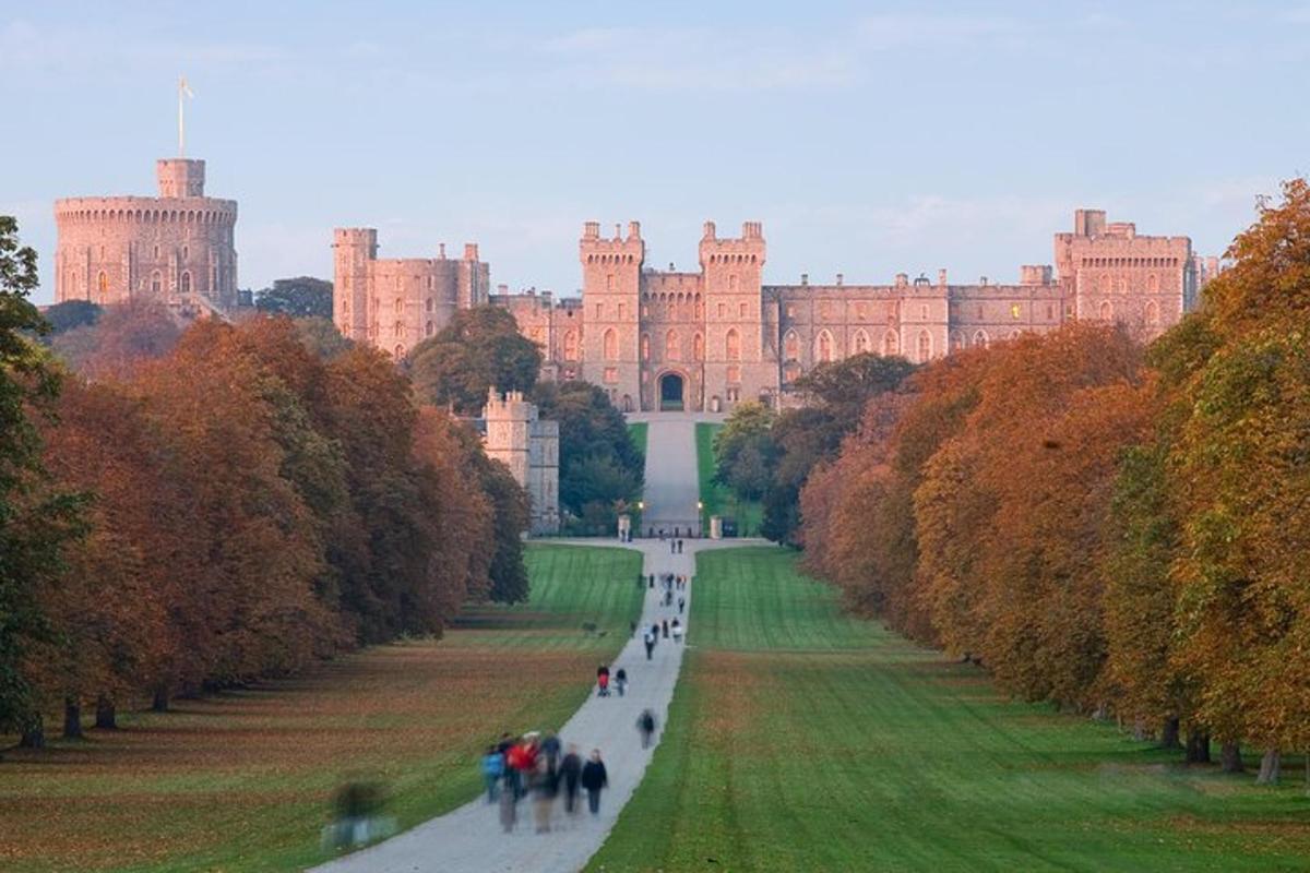 Windsor Castle, Stonehenge & Bath Tour from London