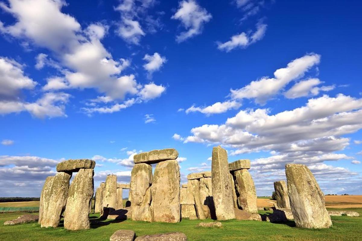 Full-day Guided Tour of Bath and Stonehenge