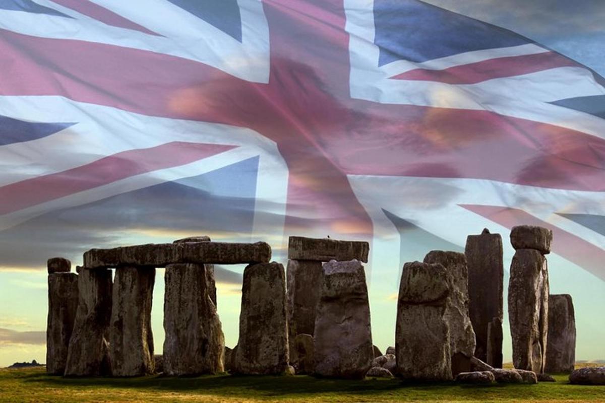 Windsor Castle, Stonehenge & Bath Tour from London