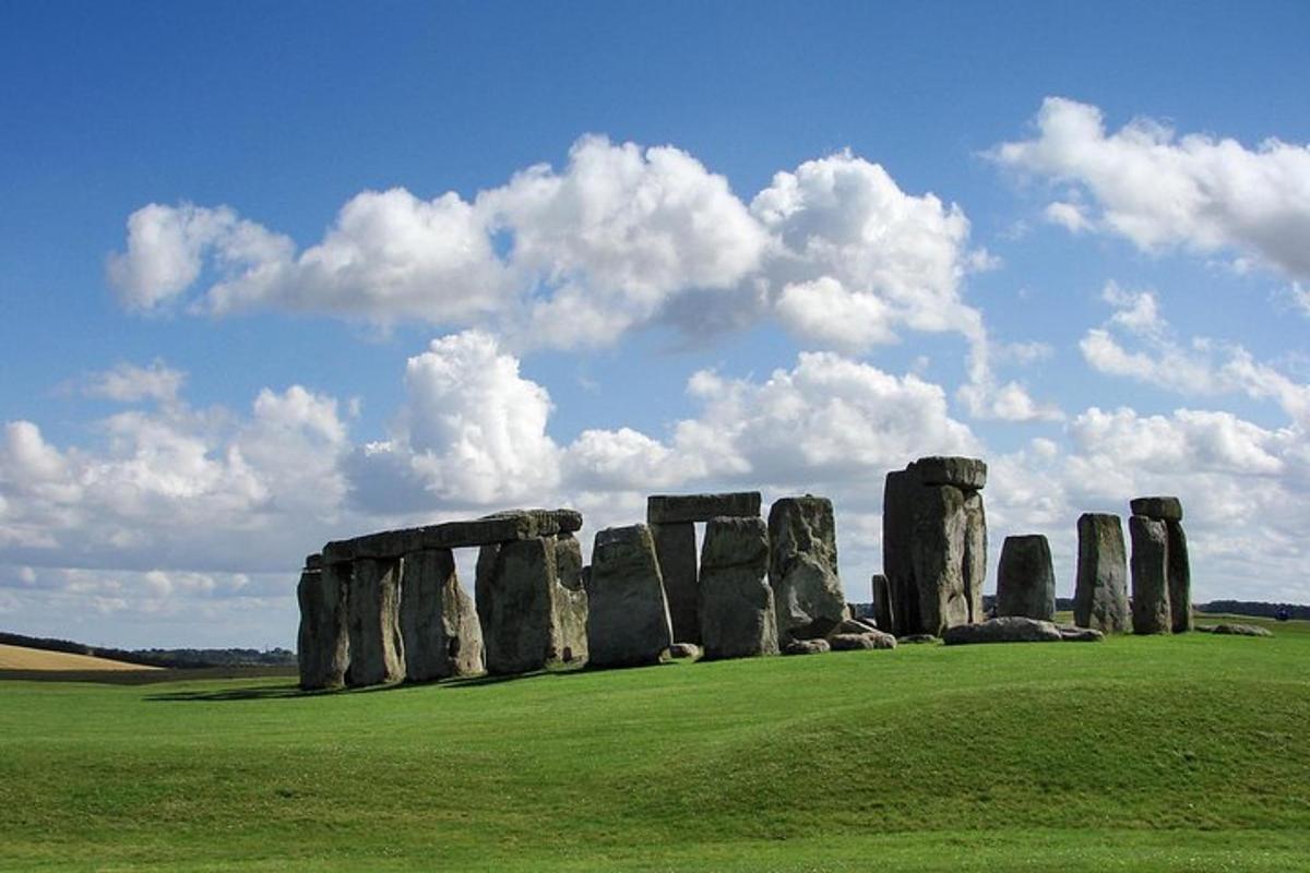 Full-day Guided Tour of Bath and Stonehenge