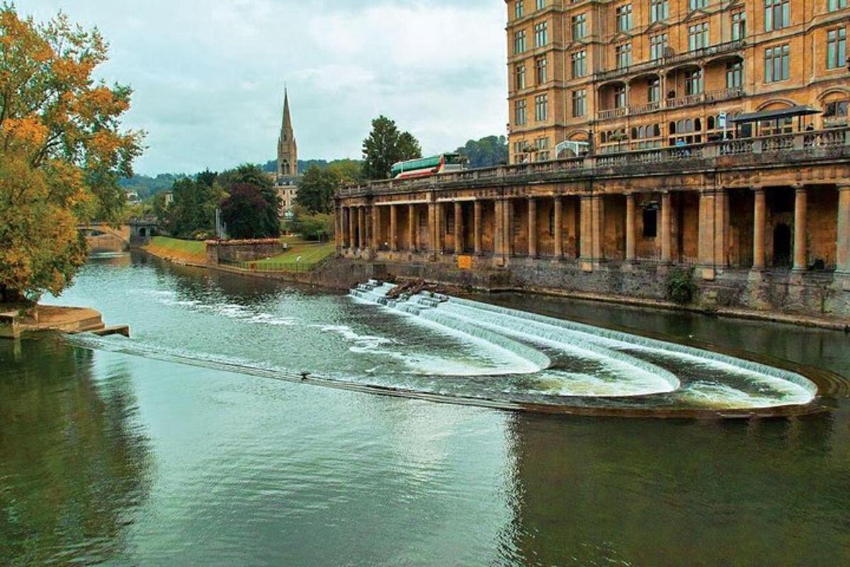 Full-day Guided Tour of Bath and Stonehenge