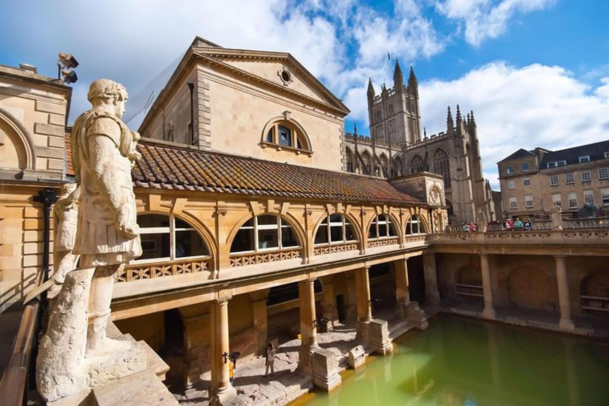 Windsor Castle, Stonehenge & Bath Tour from London