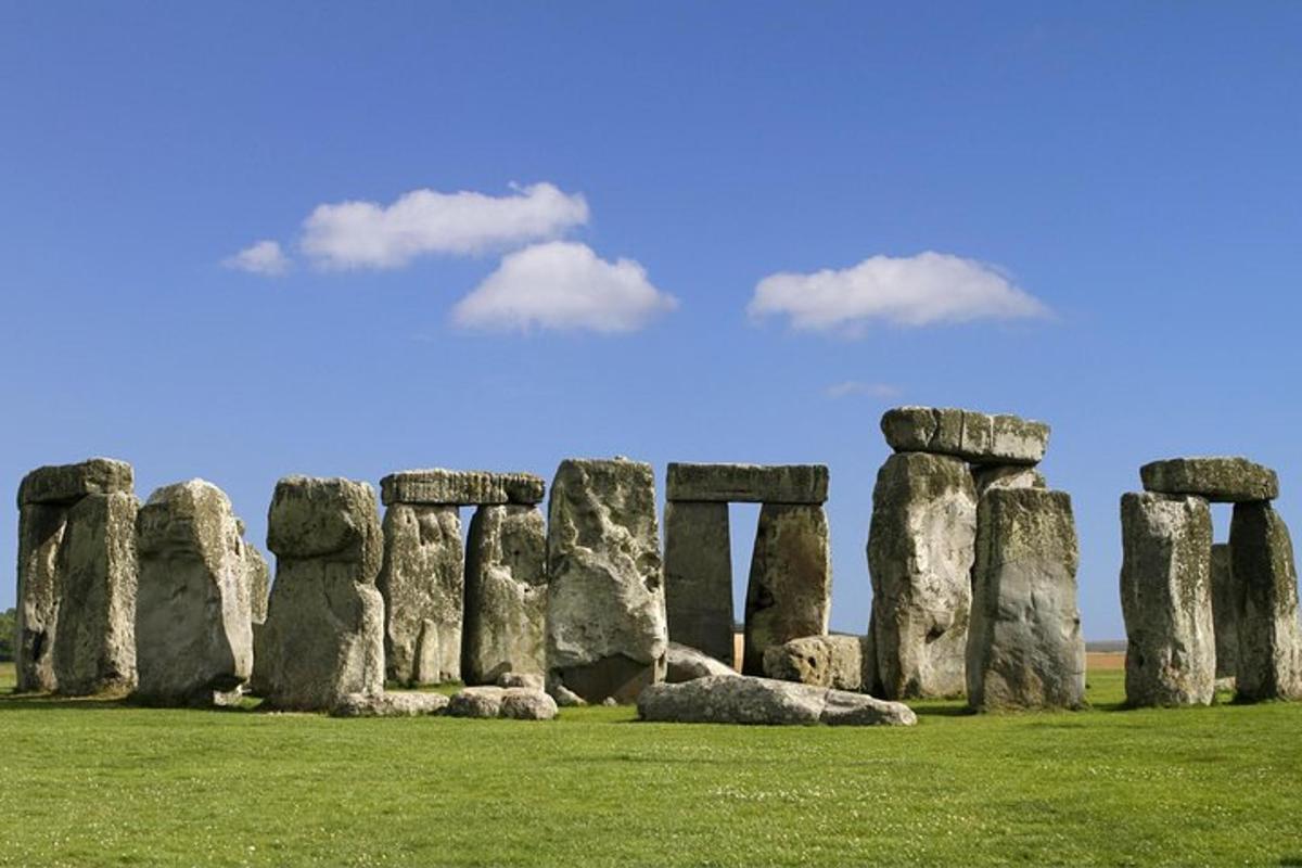 Full-day Guided Tour of Bath and Stonehenge
