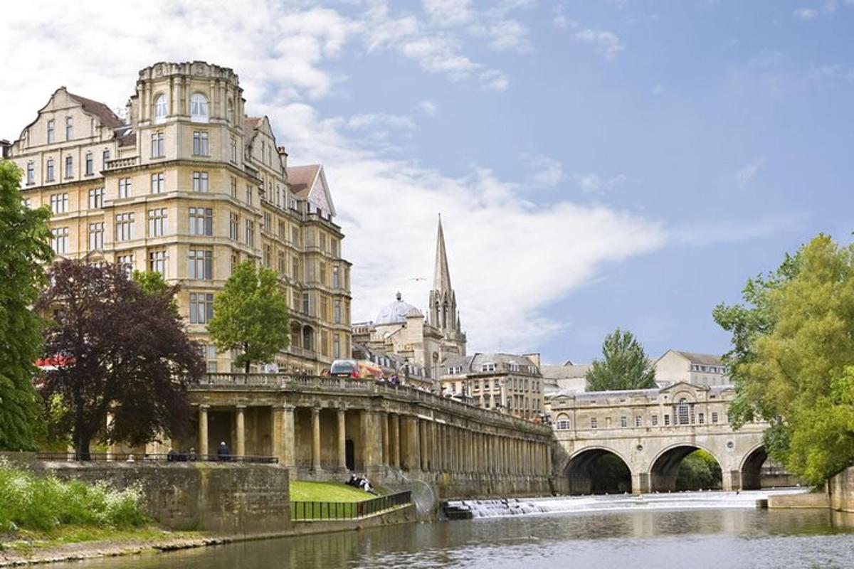 Windsor Castle, Stonehenge & Bath Tour from London