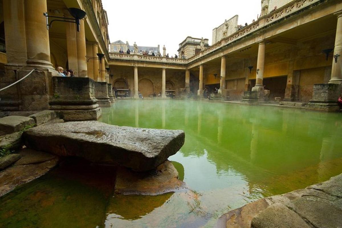 Windsor Castle, Stonehenge & Bath Tour from London