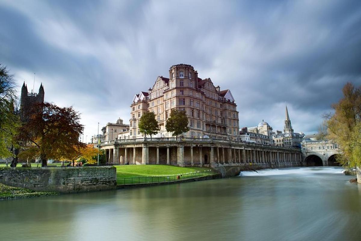 Windsor Castle, Stonehenge & Bath Tour from London
