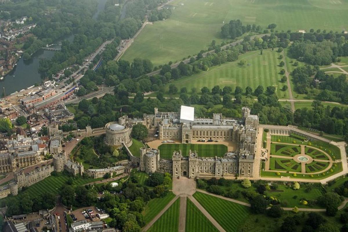 Windsor Castle, Stonehenge & Bath Tour from London