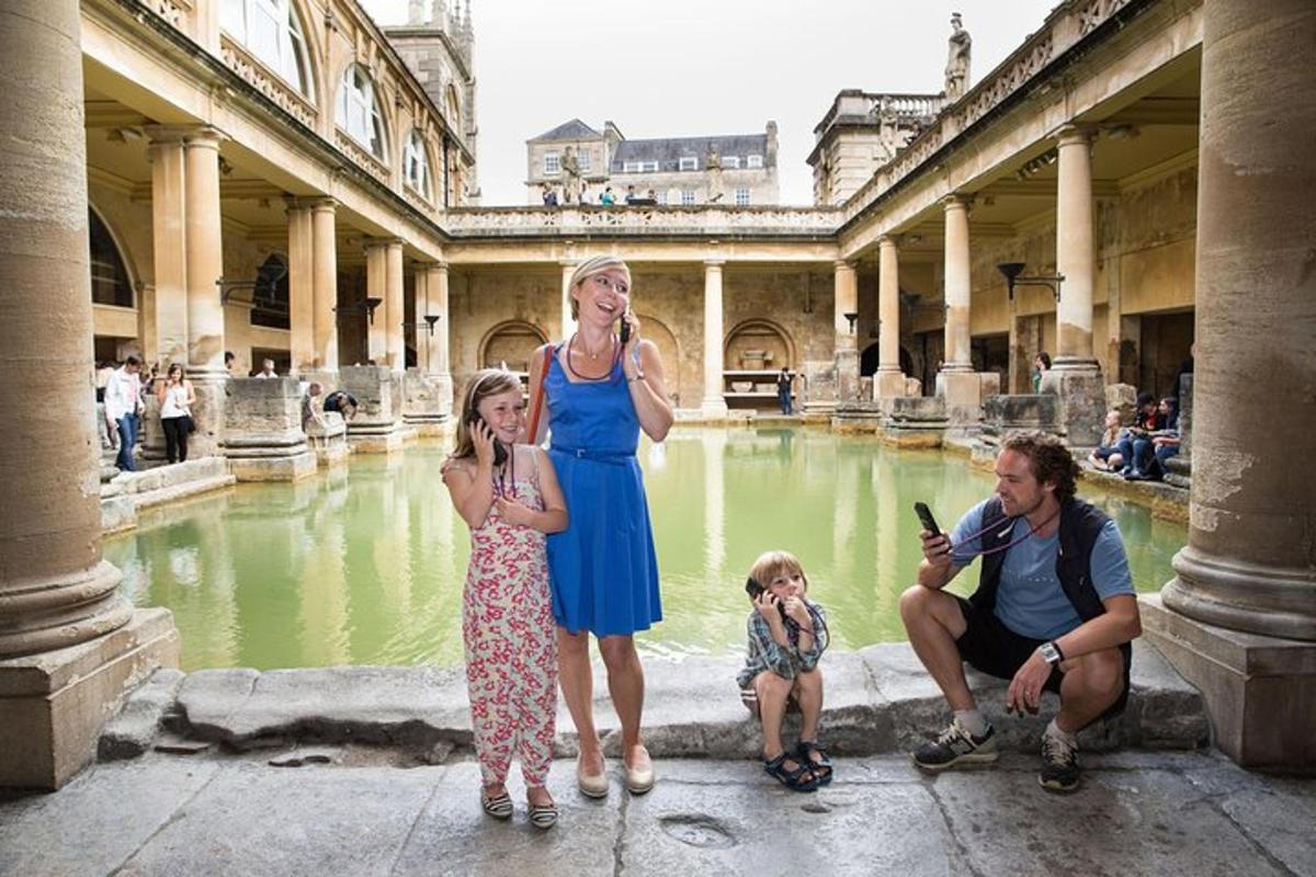 Full-day Guided Tour of Bath and Stonehenge