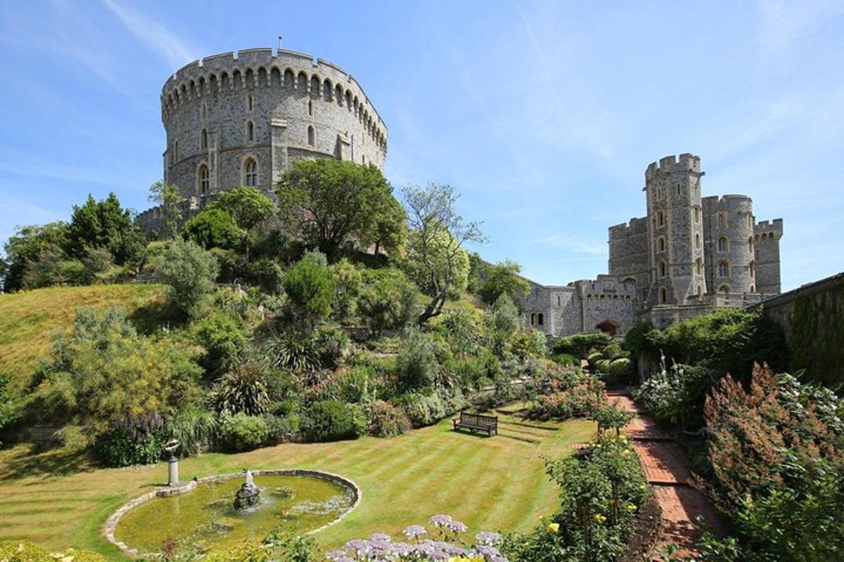 Windsor Castle, Stonehenge & Bath Tour from London