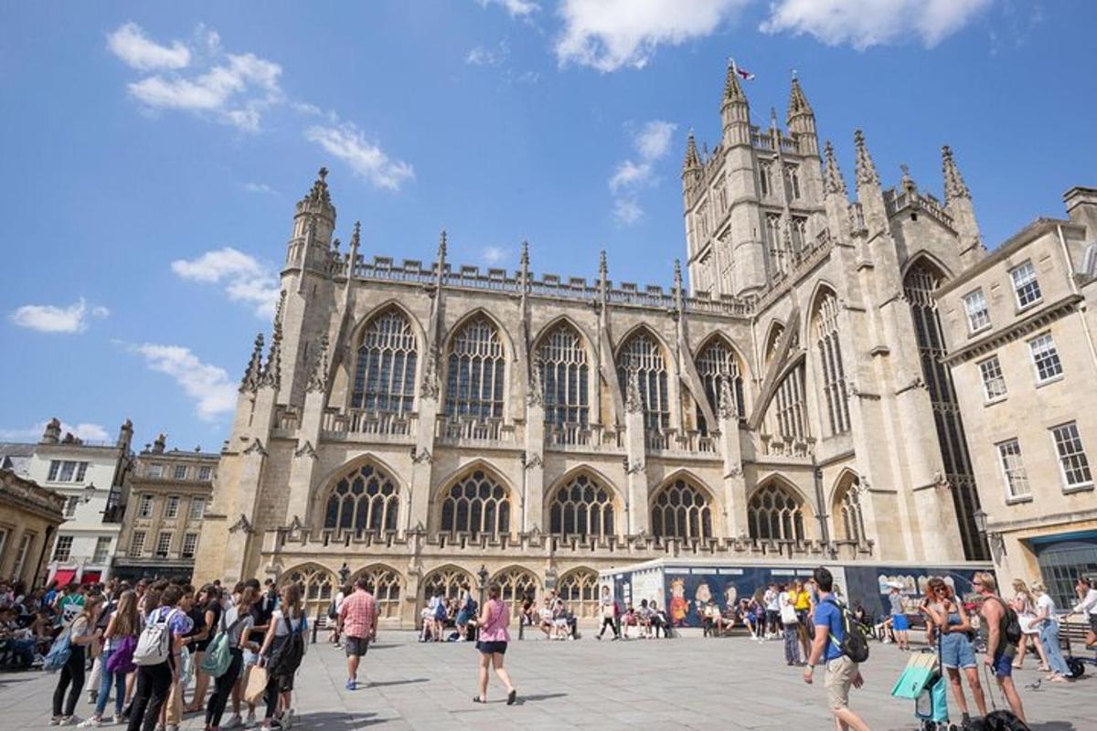 Windsor Castle, Stonehenge & Bath Tour from London